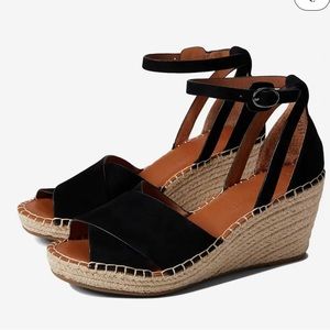 Gentle Souls by Kenneth Cole Women's Charli X Band Buckle Heeled Sandal. NWT